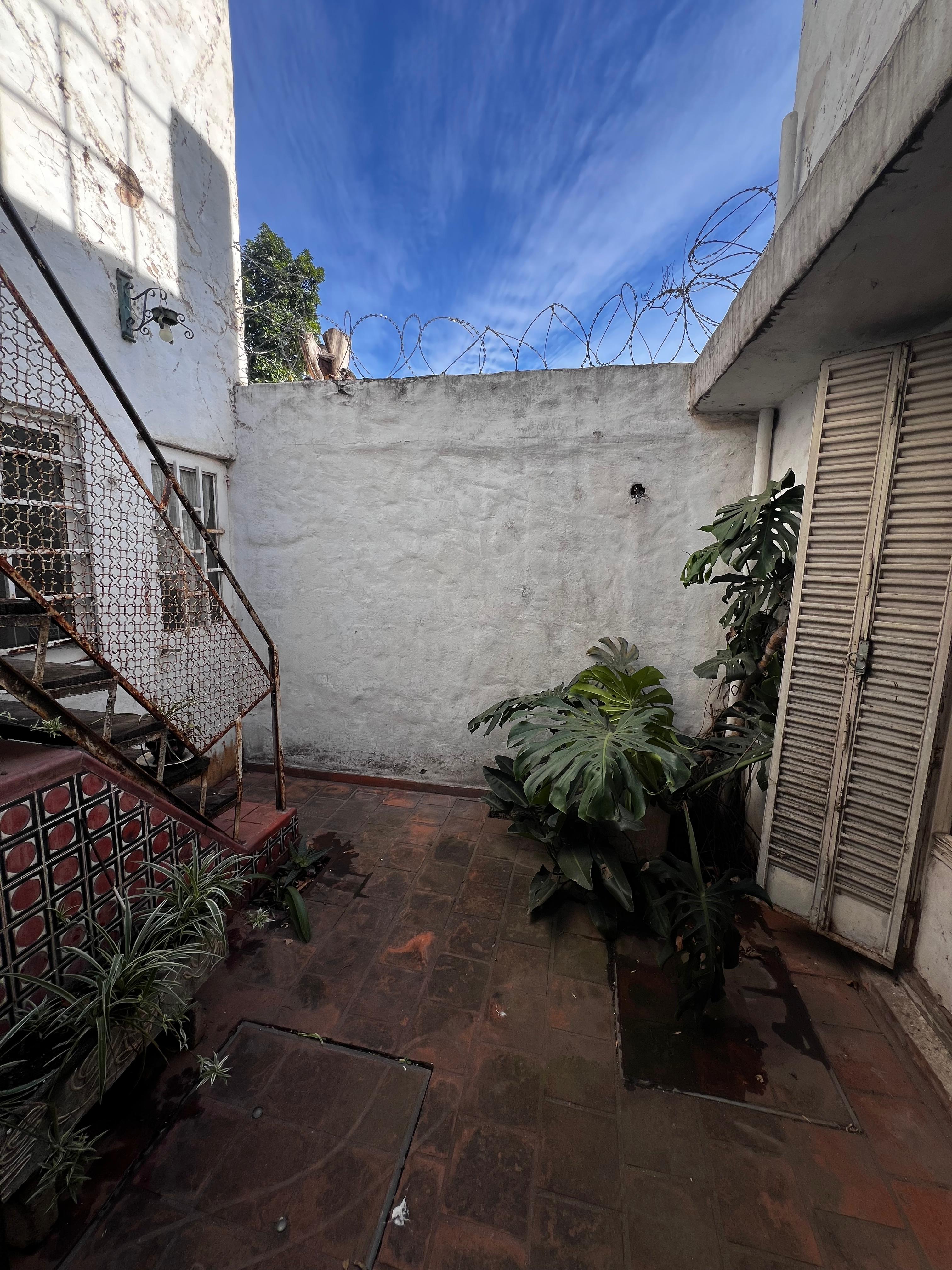 Casa de 3 dorm. en venta en Espora 214 a media cuadra de Duarte Quiros