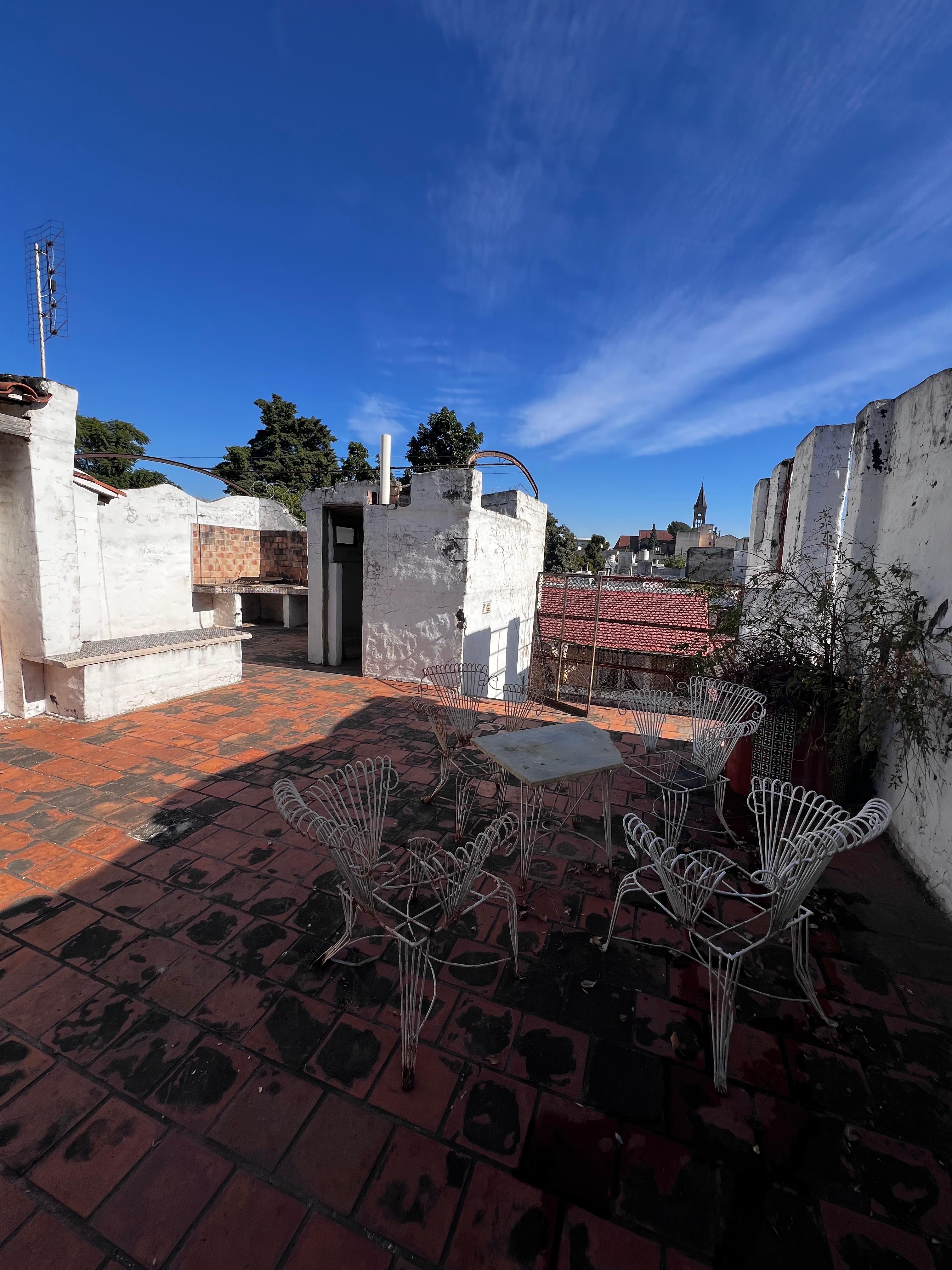 Casa de 3 dorm. en venta en Espora 214 a media cuadra de Duarte Quiros