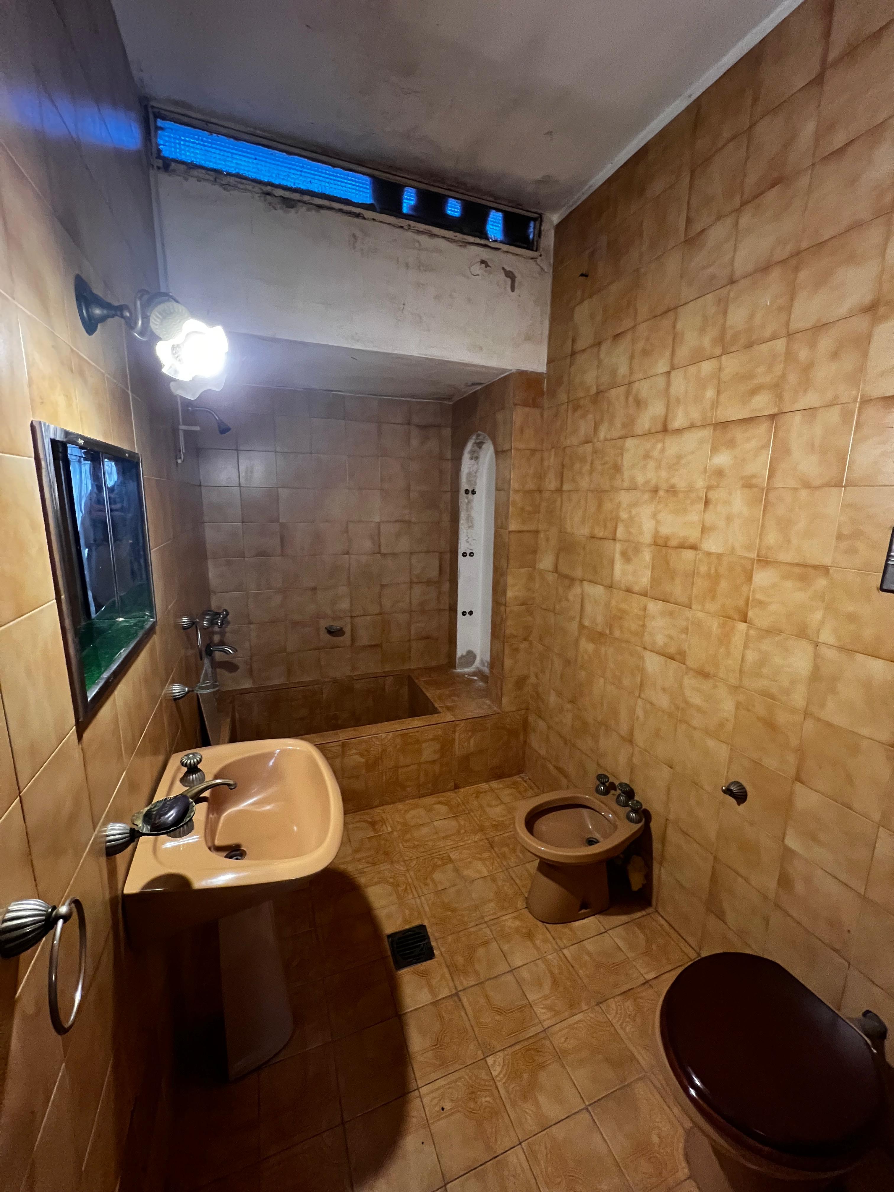 Casa de 3 dorm. en venta en Espora 214 a media cuadra de Duarte Quiros