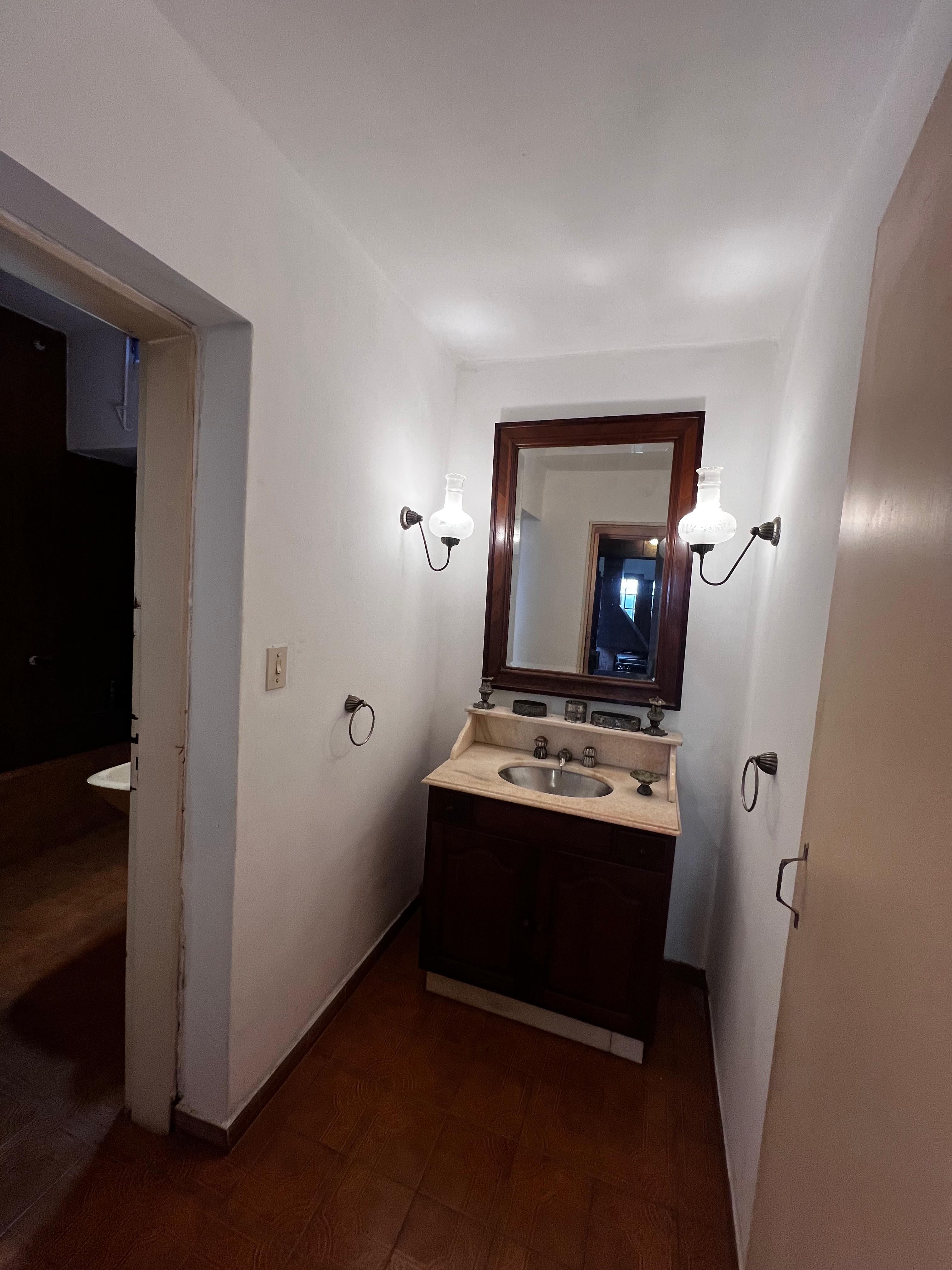 Casa de 3 dorm. en venta en Espora 214 a media cuadra de Duarte Quiros