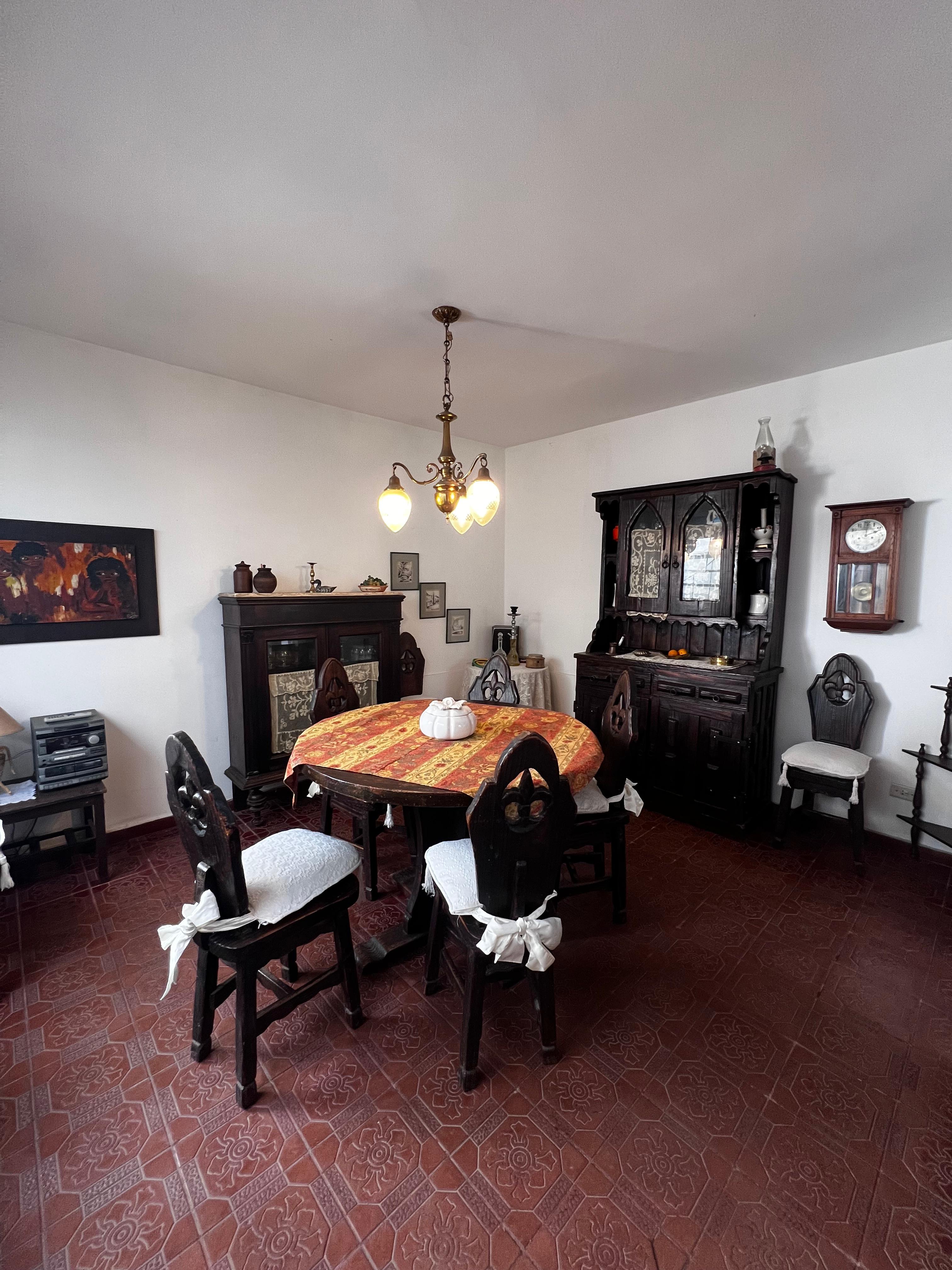 Casa de 3 dorm. en venta en Espora 214 a media cuadra de Duarte Quiros