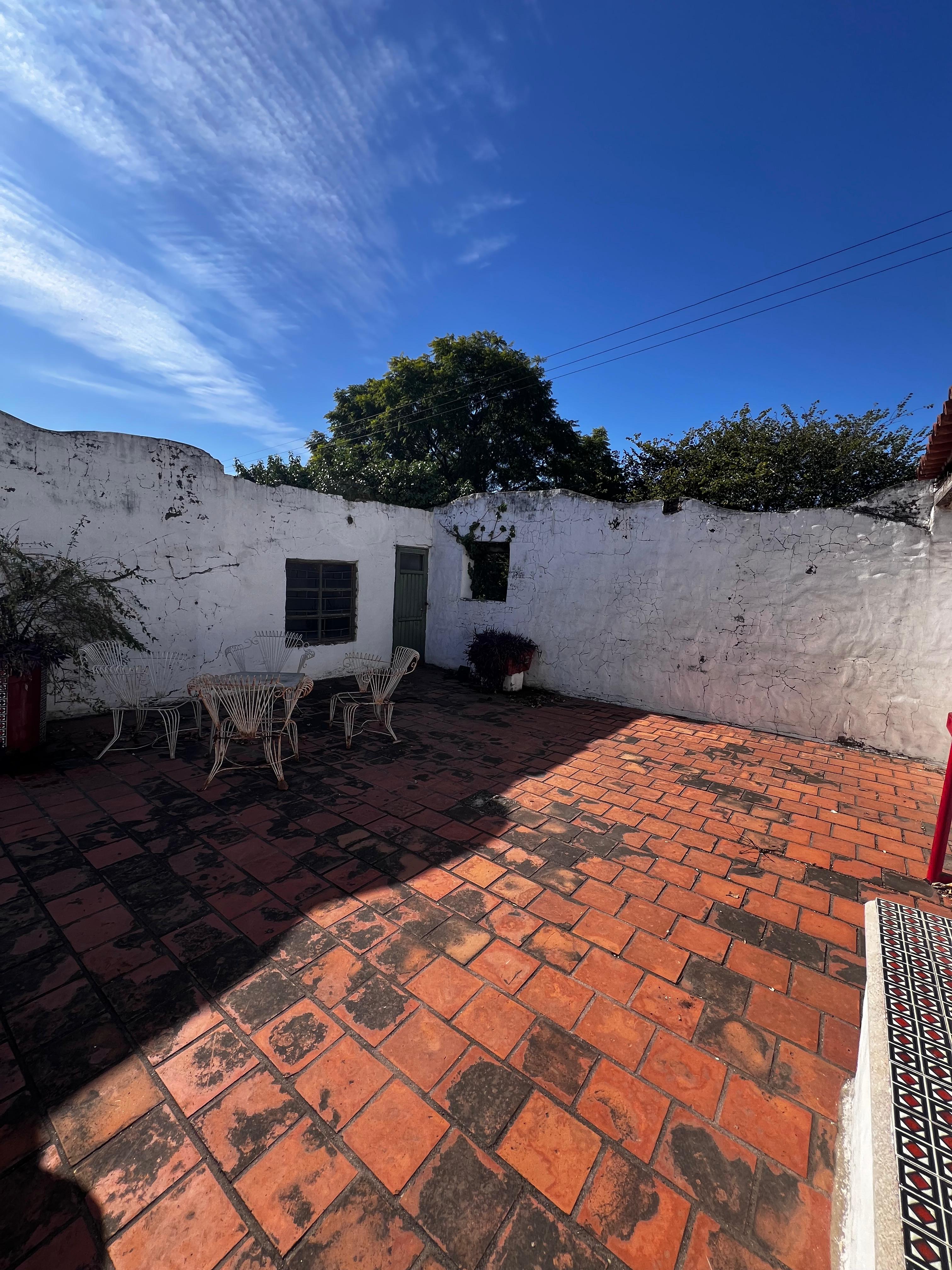 Casa de 3 dorm. en venta en Espora 214 a media cuadra de Duarte Quiros