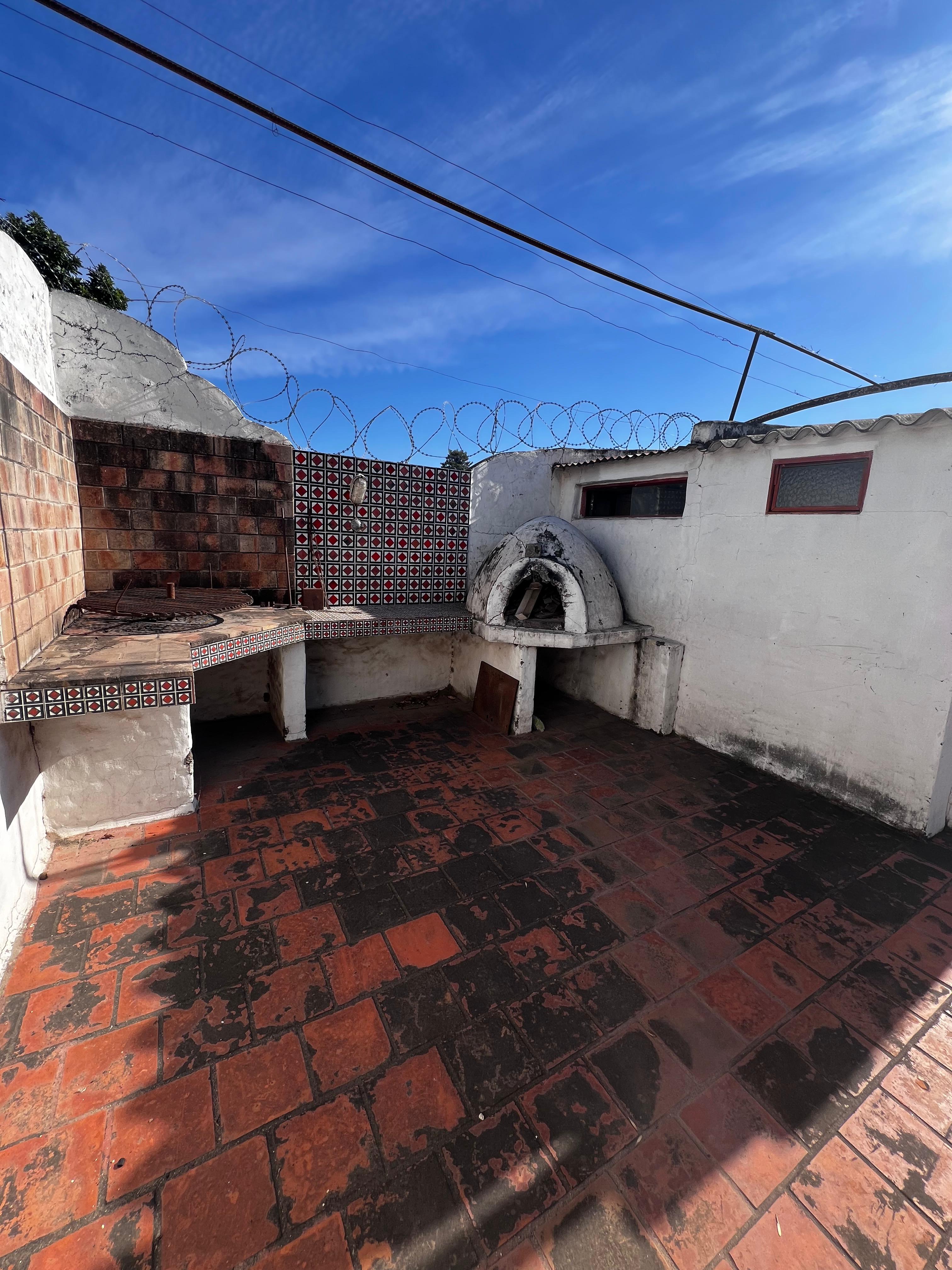 Casa de 3 dorm. en venta en Espora 214 a media cuadra de Duarte Quiros