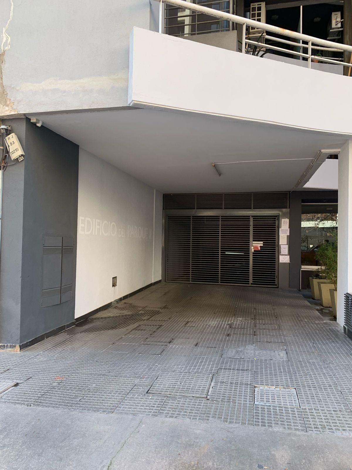 COCHERA EN PLENO NUEVA CORDOBA, UNAS CUADRAS DE PLAZA ESPAÑA