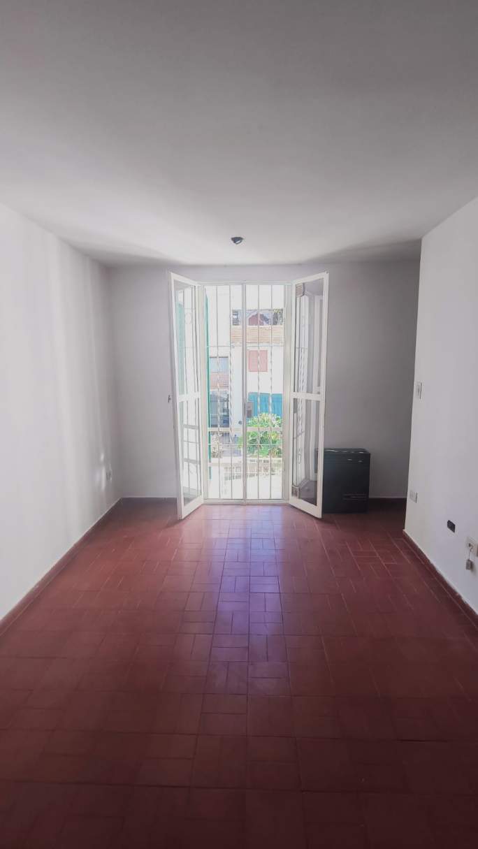 KENNEDY: RIMINI 833: DEPTO DE 2 DORMITORIOS A METROS DE AV. VALPARAISO