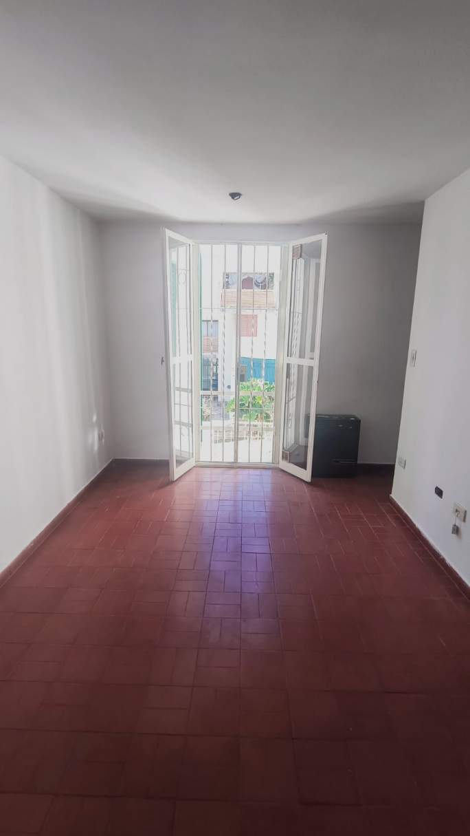 KENNEDY: RIMINI 833: DEPTO DE 2 DORMITORIOS A METROS DE AV. VALPARAISO