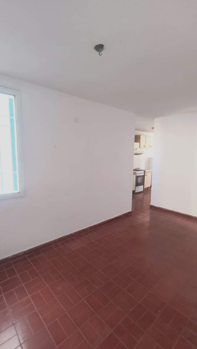 KENNEDY: RIMINI 833: DEPTO DE 2 DORMITORIOS A METROS DE AV. VALPARAISO