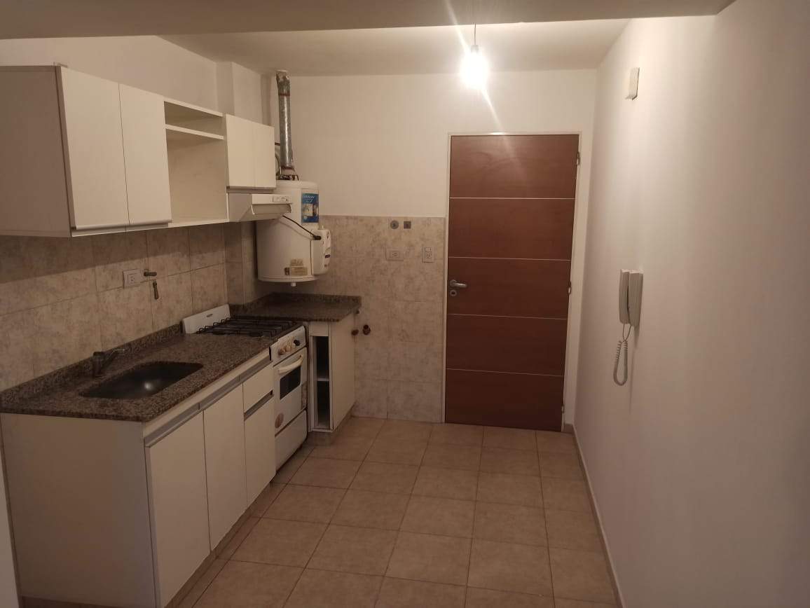 Barrio Guemes - Amplio dpto