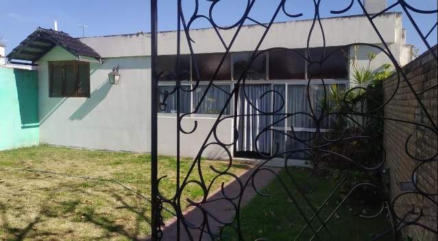 Casa 3 dorm ccochera, B Jardín. Venta.