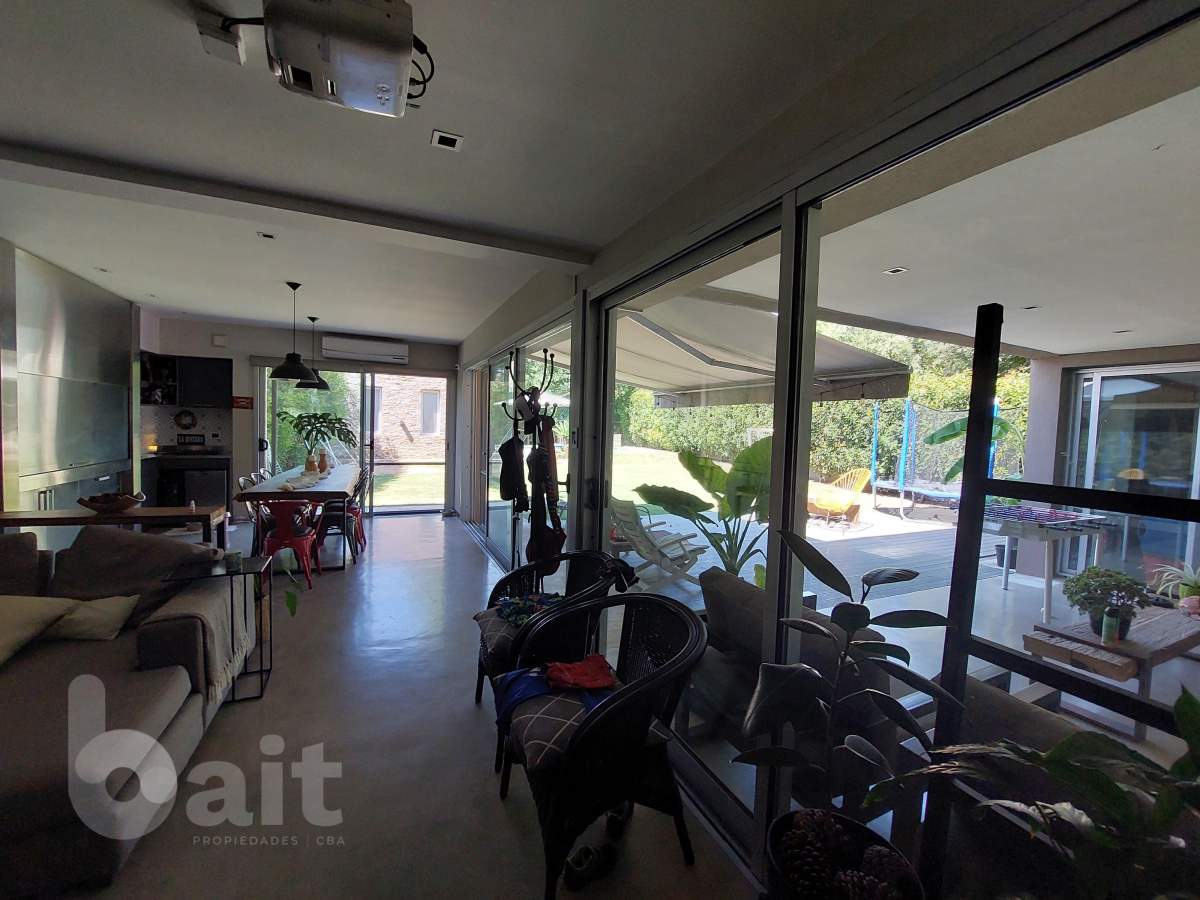 Alquiler casa totalmente amoblada en Santina NOrte 3 dormitorios con pieta y 4 baños