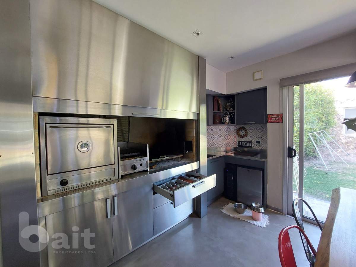 Alquiler casa totalmente amoblada en Santina NOrte 3 dormitorios con pieta y 4 baños