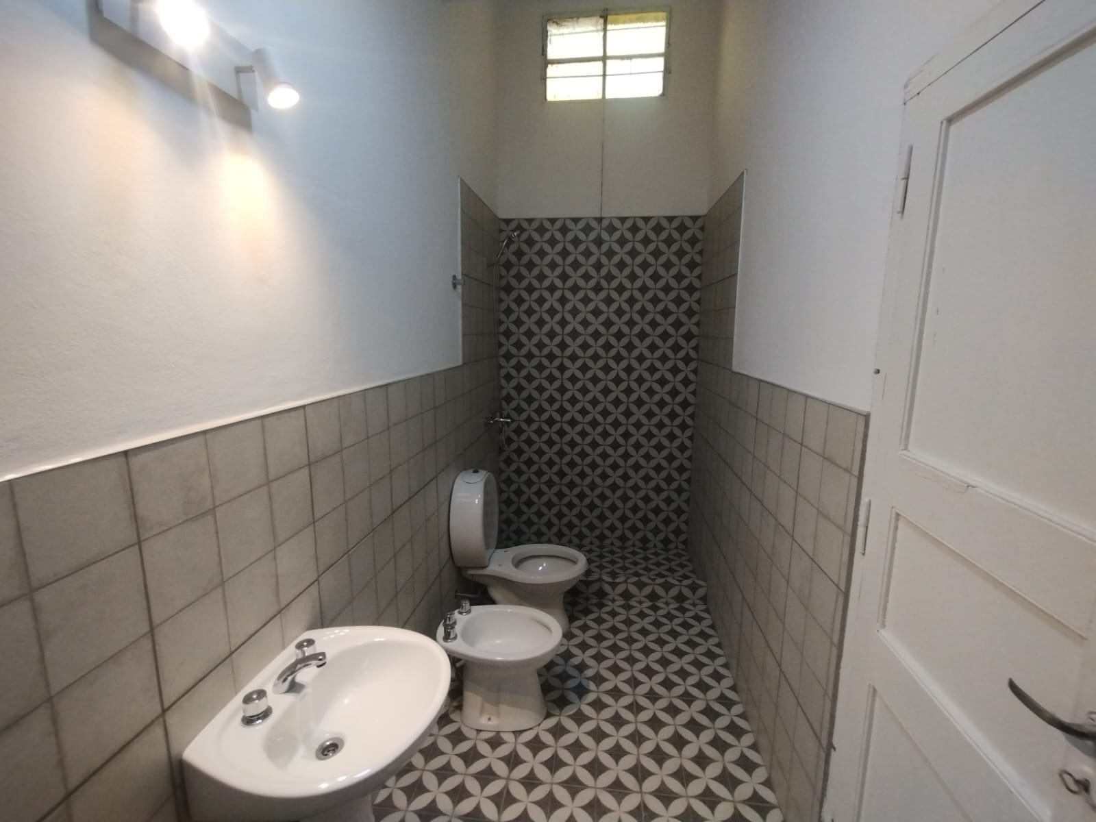 CASA EN ALQUILER EN B° SAN VICENTE