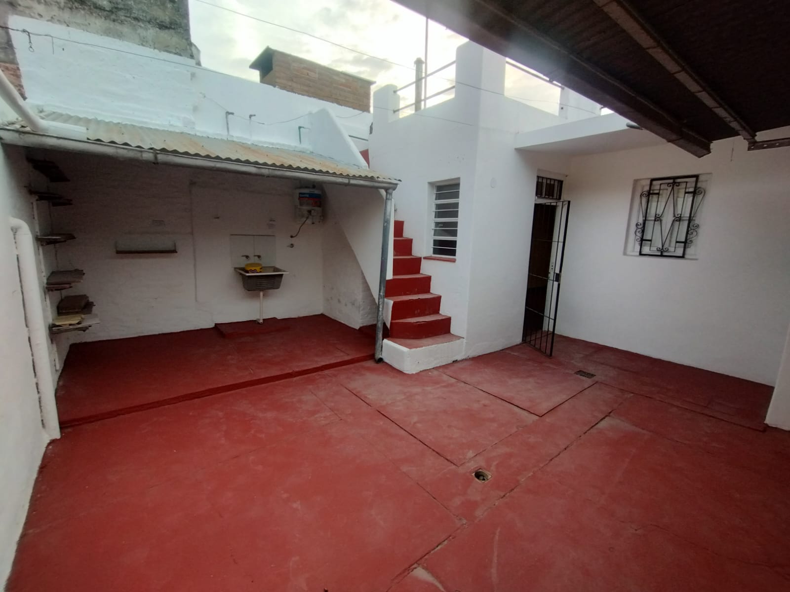 CASA EN ALQUILER EN B° SAN VICENTE