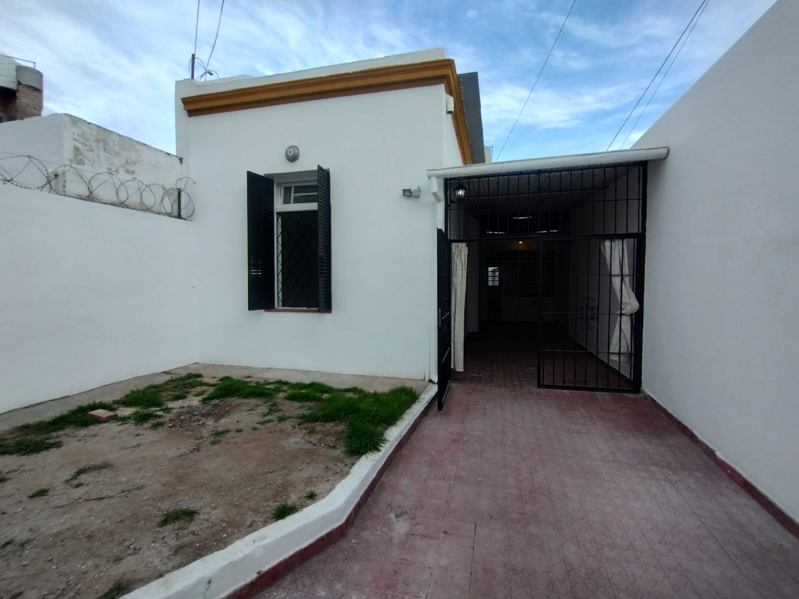 CASA EN ALQUILER EN B° SAN VICENTE