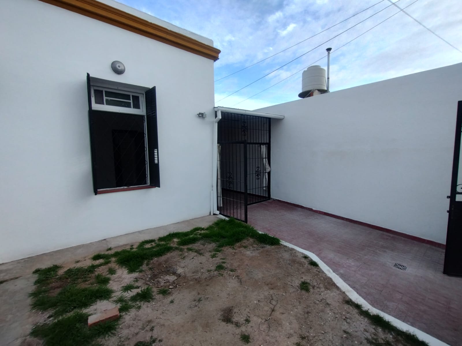 CASA EN ALQUILER EN B° SAN VICENTE