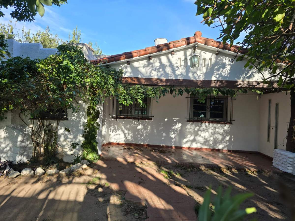 CASA EN ALQUILER DE DOS DORMITORIOS EN CALLE AVILA Y ZARATE 2222