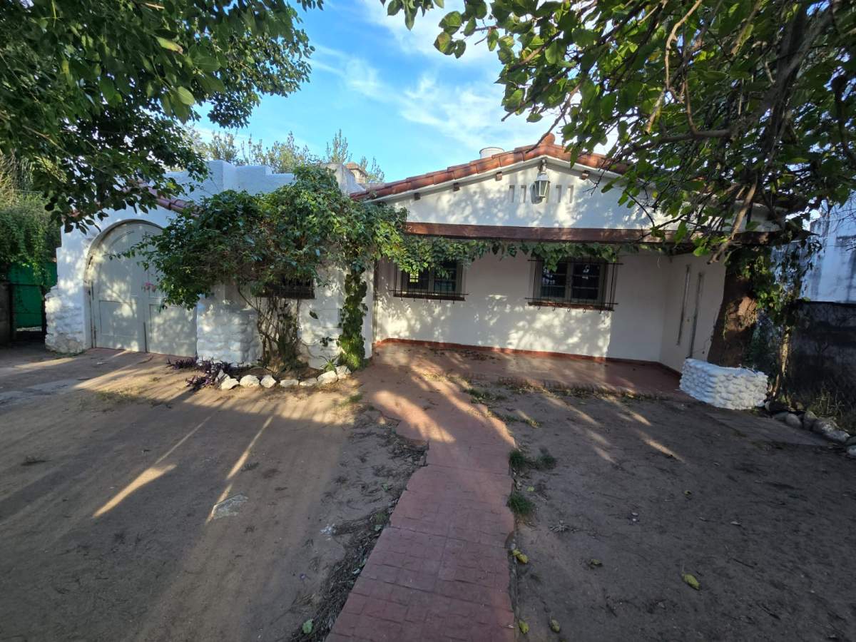 CASA EN ALQUILER DE DOS DORMITORIOS EN CALLE AVILA Y ZARATE 2222