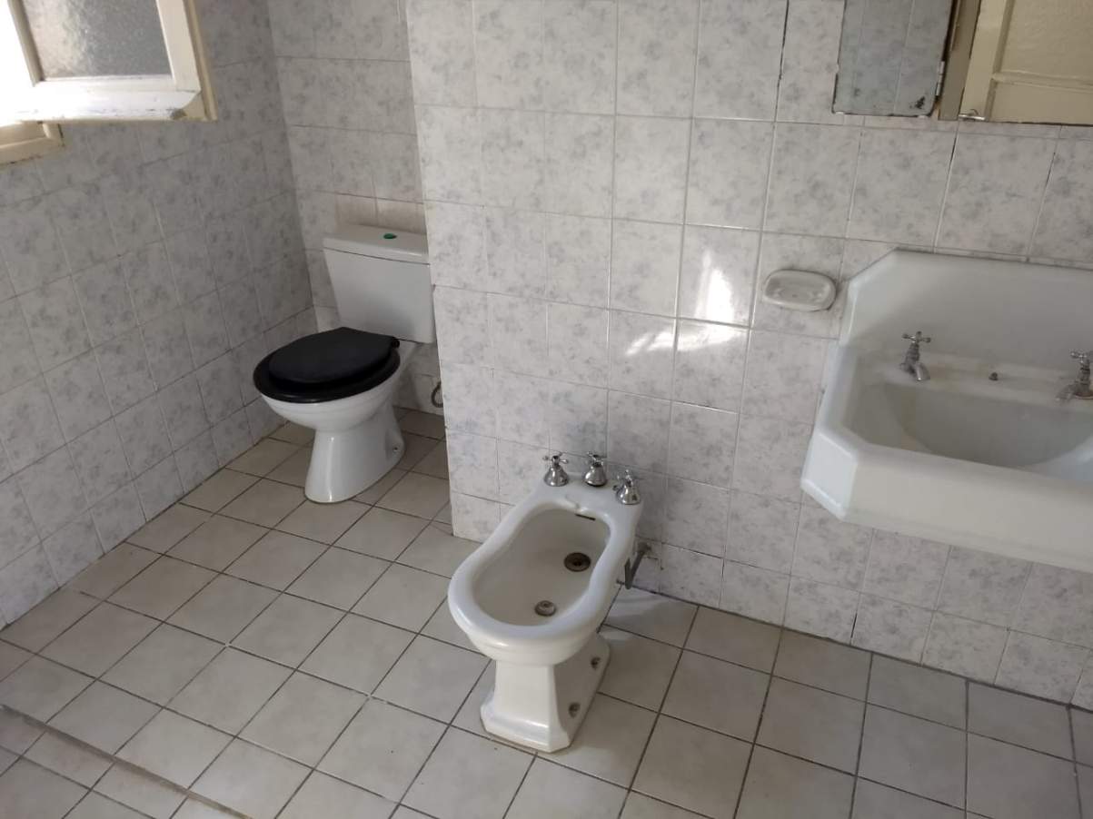 CASA EN ALQUILER DE DOS DORMITORIOS EN CALLE AVILA Y ZARATE 2222