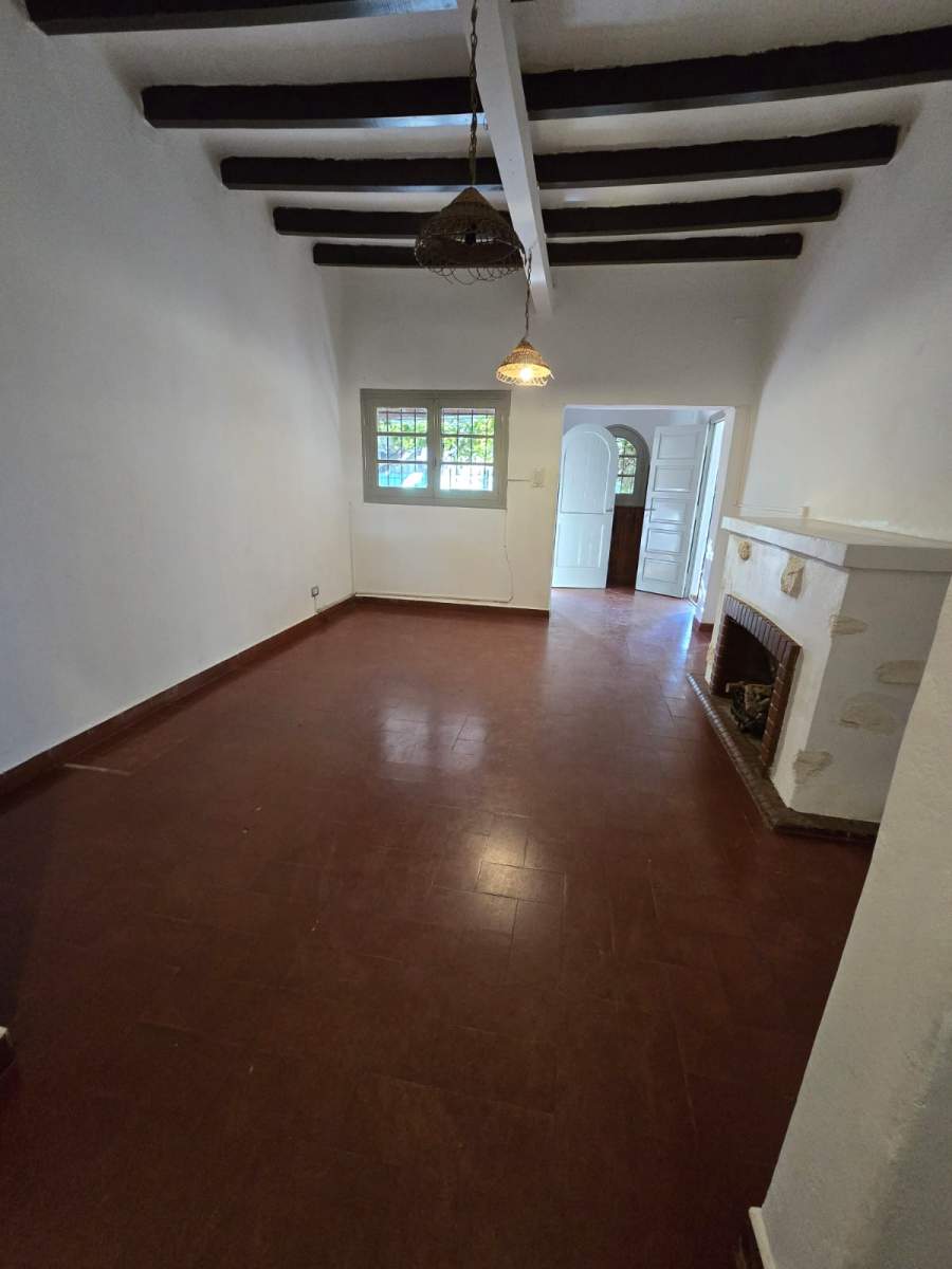 CASA EN ALQUILER DE DOS DORMITORIOS EN CALLE AVILA Y ZARATE 2222