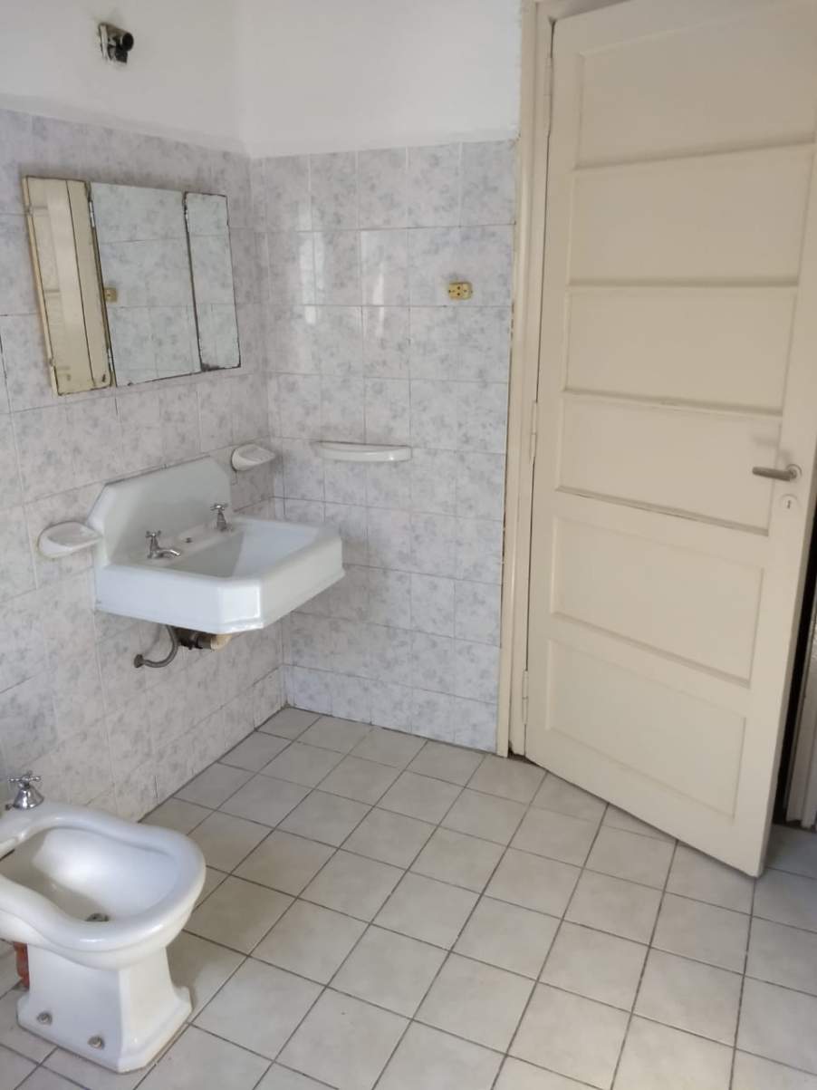 CASA EN ALQUILER DE DOS DORMITORIOS EN CALLE AVILA Y ZARATE 2222
