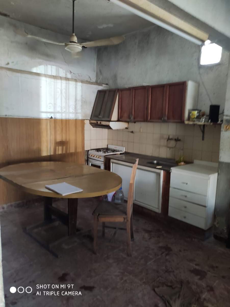 CASA A RECICLAR DE TRES DORMITORIOS EN BARRIO ALBERDI