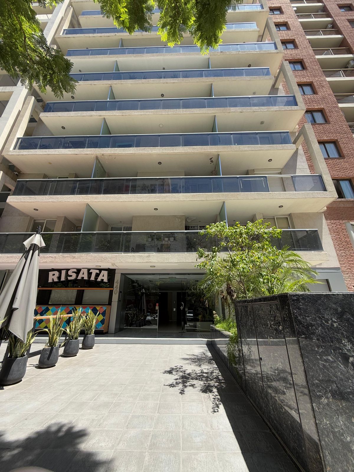 Excelente inmueble en nueva cordoba, dos dormitorios con balcon terraza ideal para vivirlo