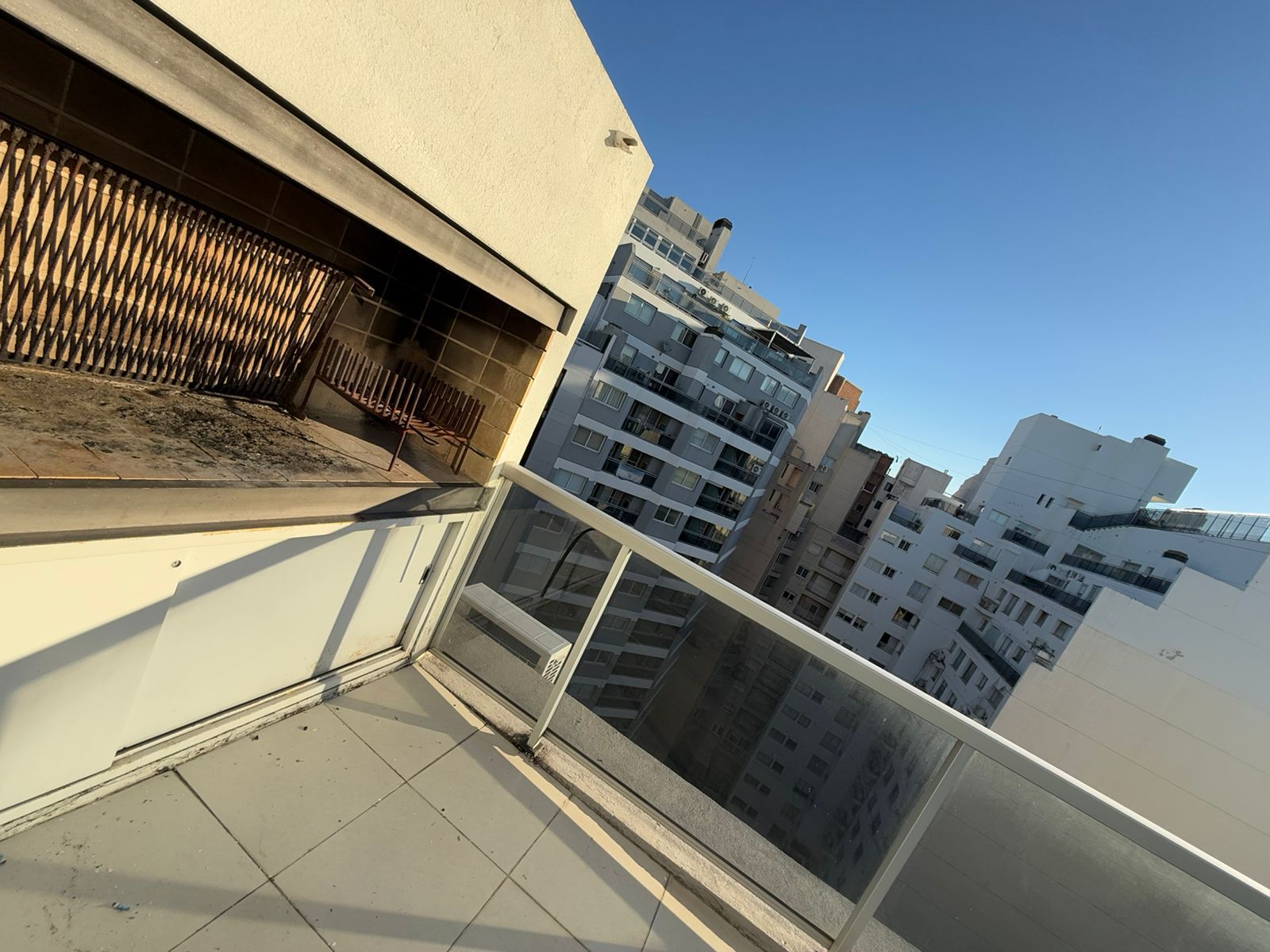 Excelente inmueble en nueva cordoba, dos dormitorios con balcon terraza ideal para vivirlo