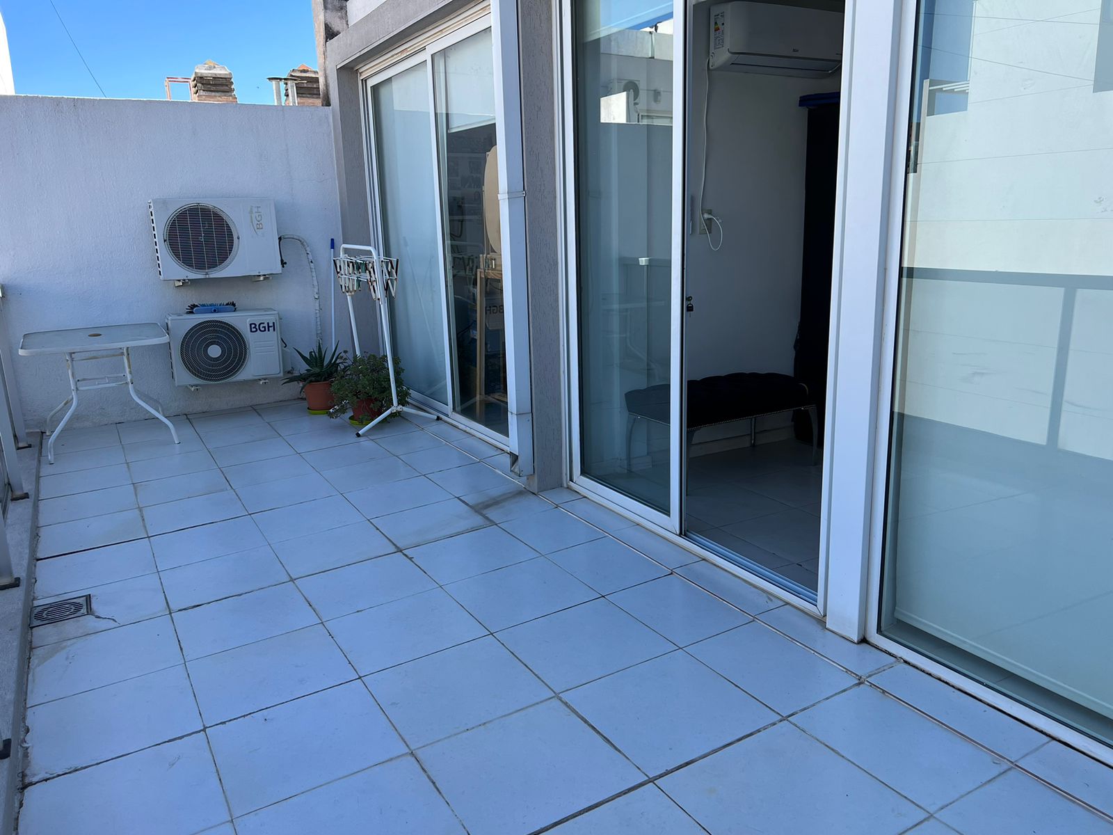Excelente inmueble en nueva cordoba, dos dormitorios con balcon terraza ideal para vivirlo