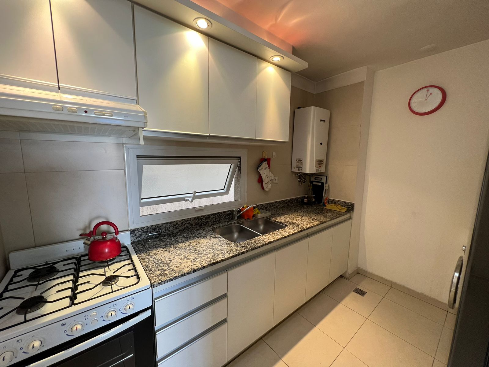 Excelente inmueble en nueva cordoba, dos dormitorios con balcon terraza ideal para vivirlo