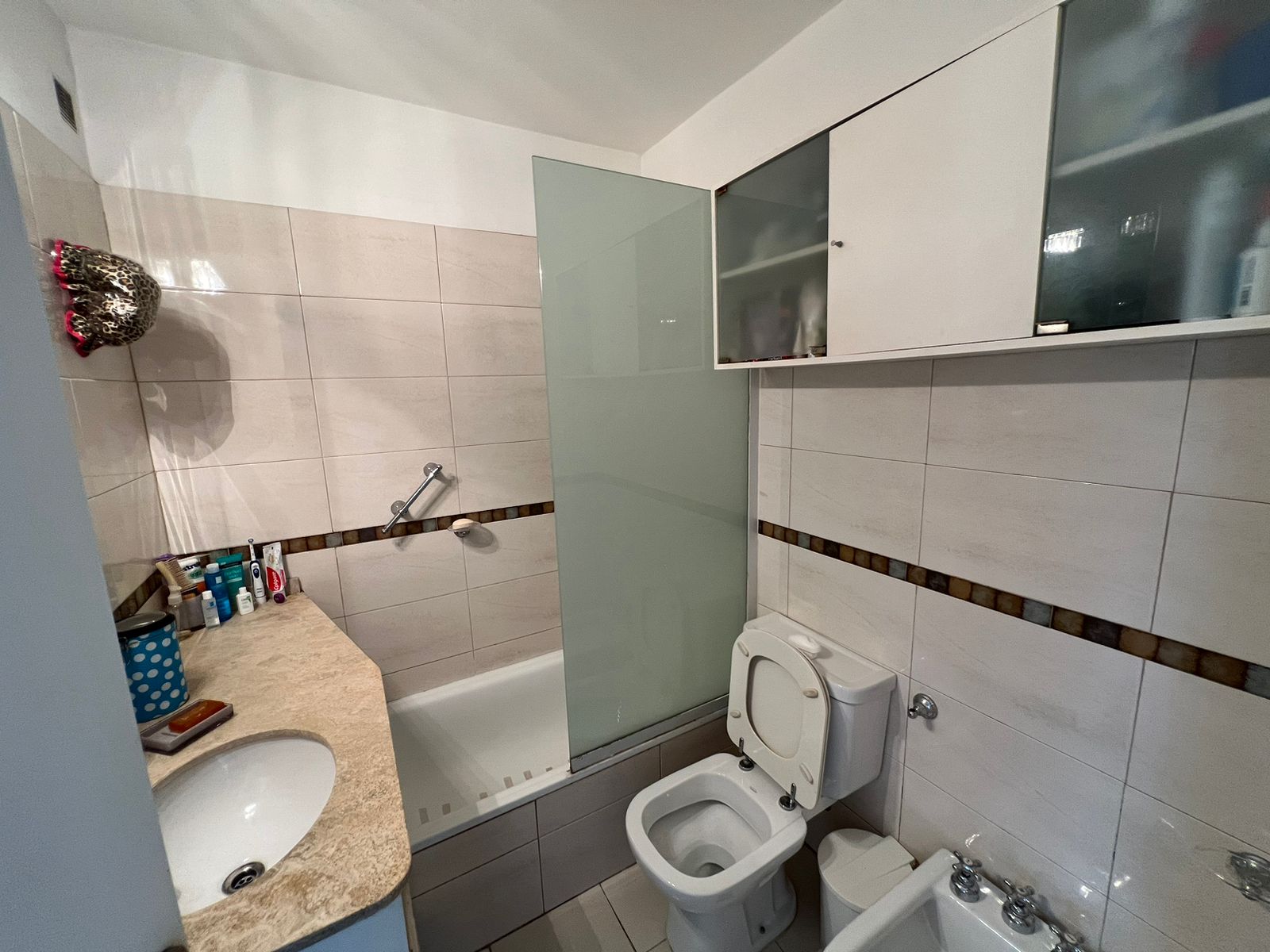 Excelente inmueble en nueva cordoba, dos dormitorios con balcon terraza ideal para vivirlo