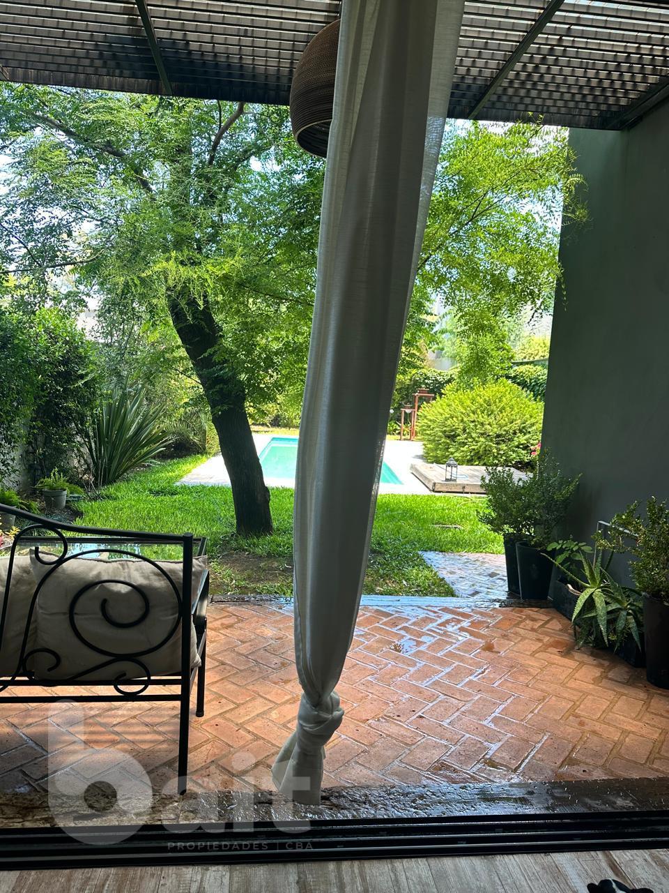 Venta casa Santina Norte, Valle Escondido, 4 dormitorios, escritorio y 5 baños.