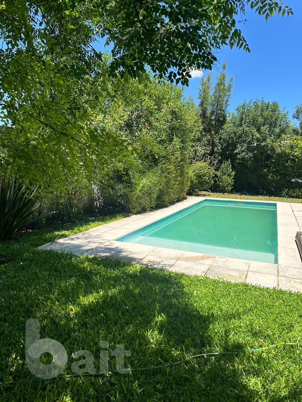 Venta casa Santina Norte, Valle Escondido, 4 dormitorios, escritorio y 5 baños.