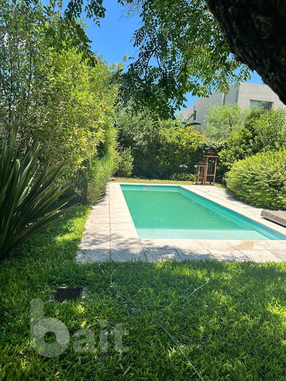 Venta casa Santina Norte, Valle Escondido, 4 dormitorios, escritorio y 5 baños.