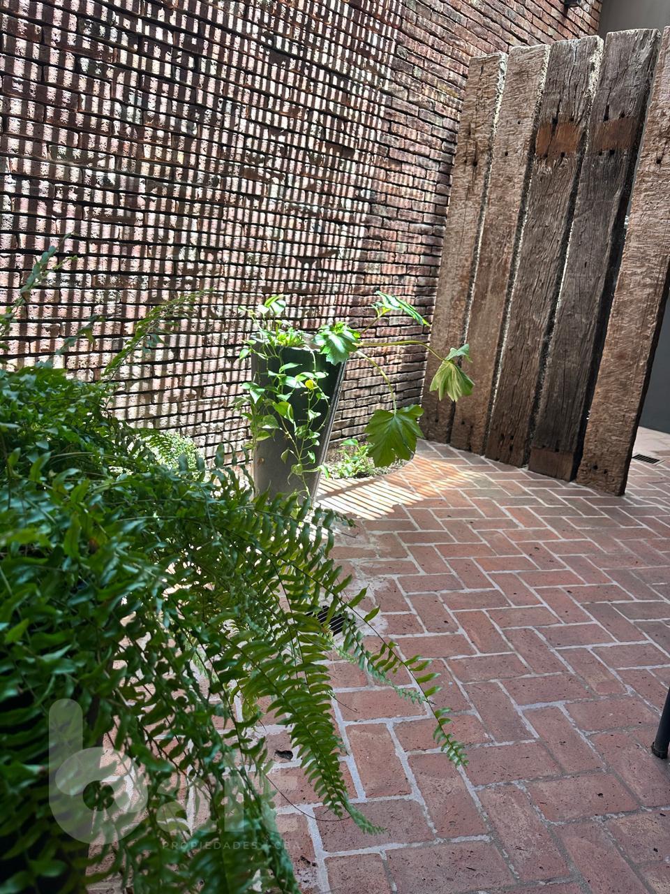 Venta casa Santina Norte, Valle Escondido, 4 dormitorios, escritorio y 5 baños.