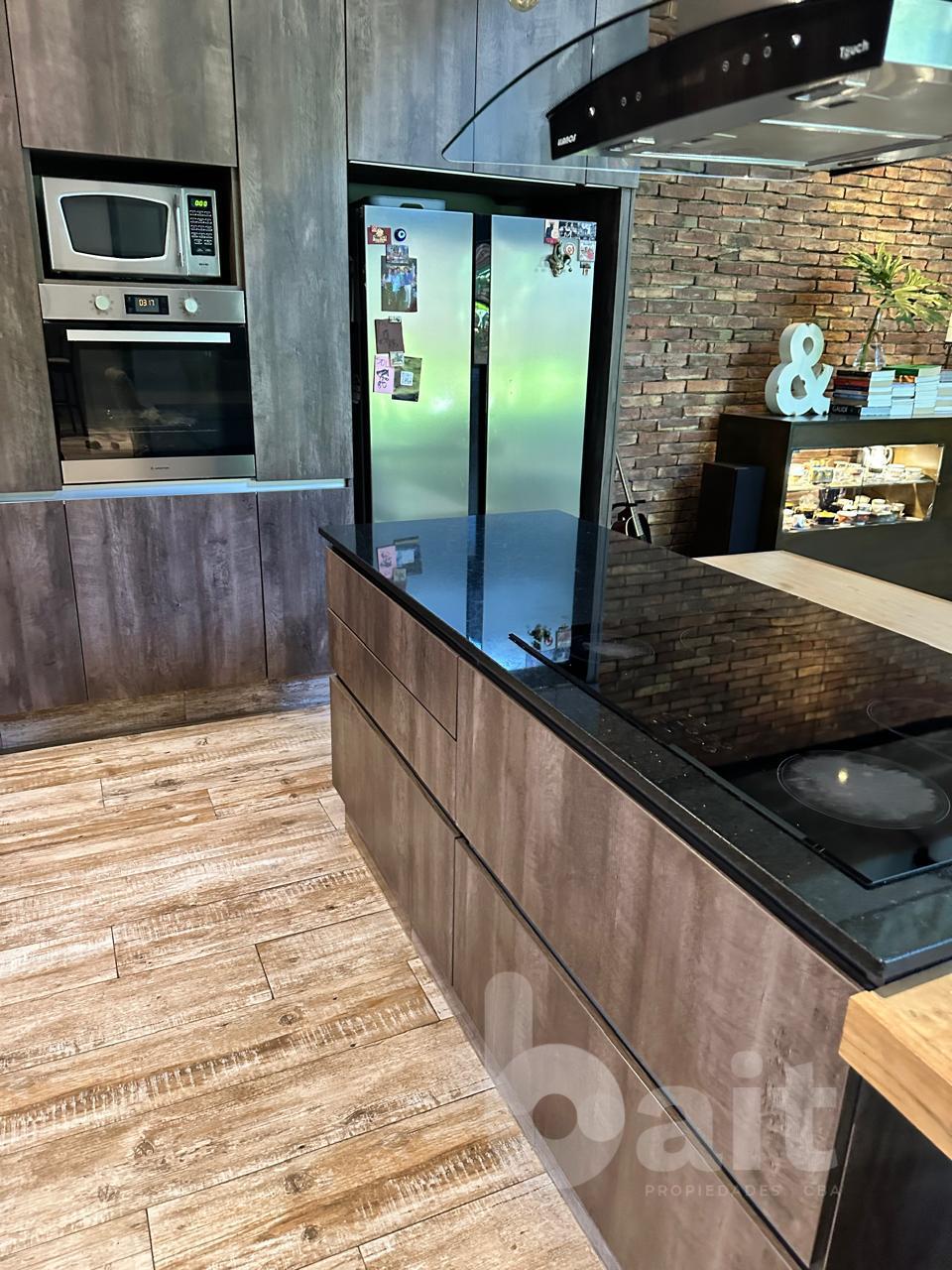 Venta casa Santina Norte, Valle Escondido, 4 dormitorios, escritorio y 5 baños.