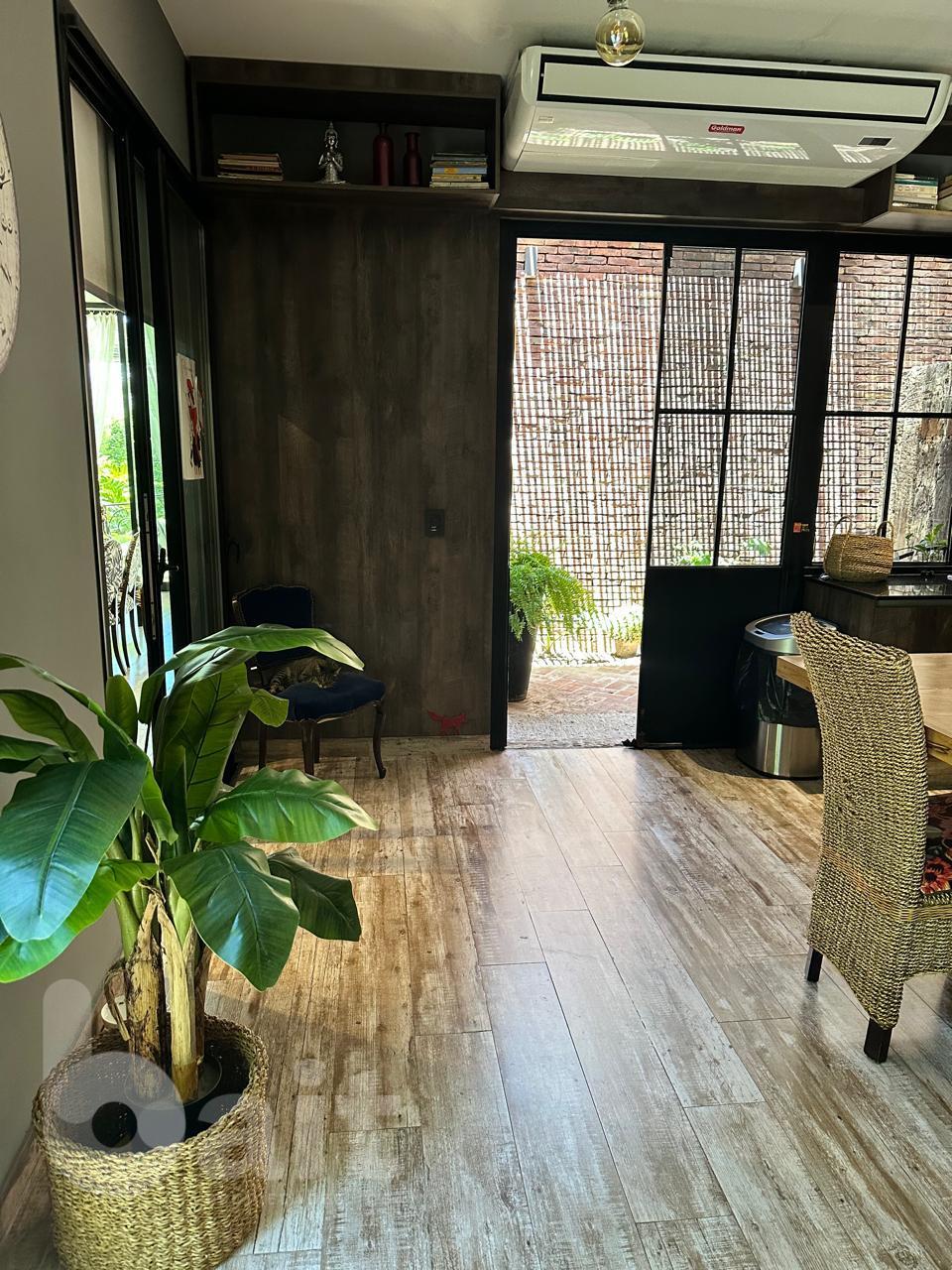 Venta casa Santina Norte, Valle Escondido, 4 dormitorios, escritorio y 5 baños.