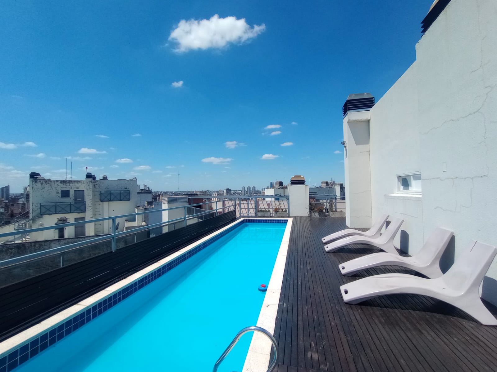 NUEVA CORDOBA ZONA PATIO OLMOS CON COCHERA.-