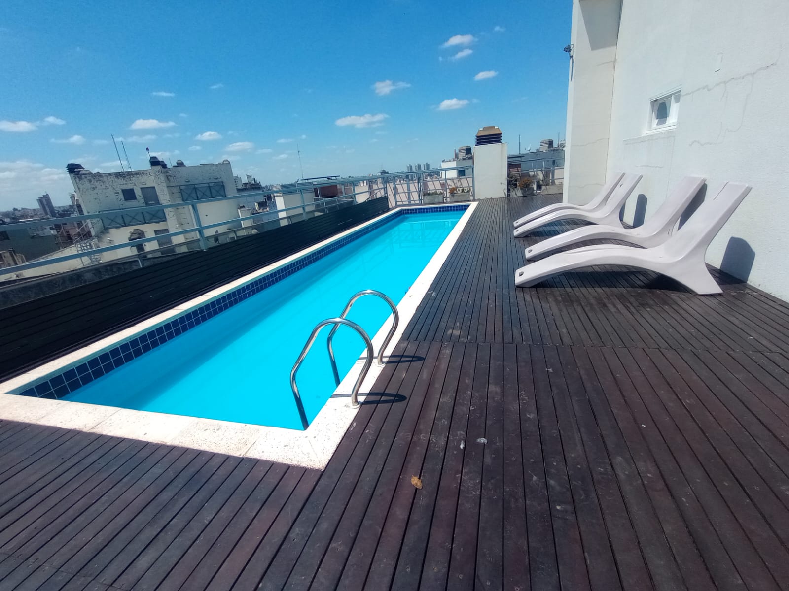 NUEVA CORDOBA ZONA PATIO OLMOS CON COCHERA.-