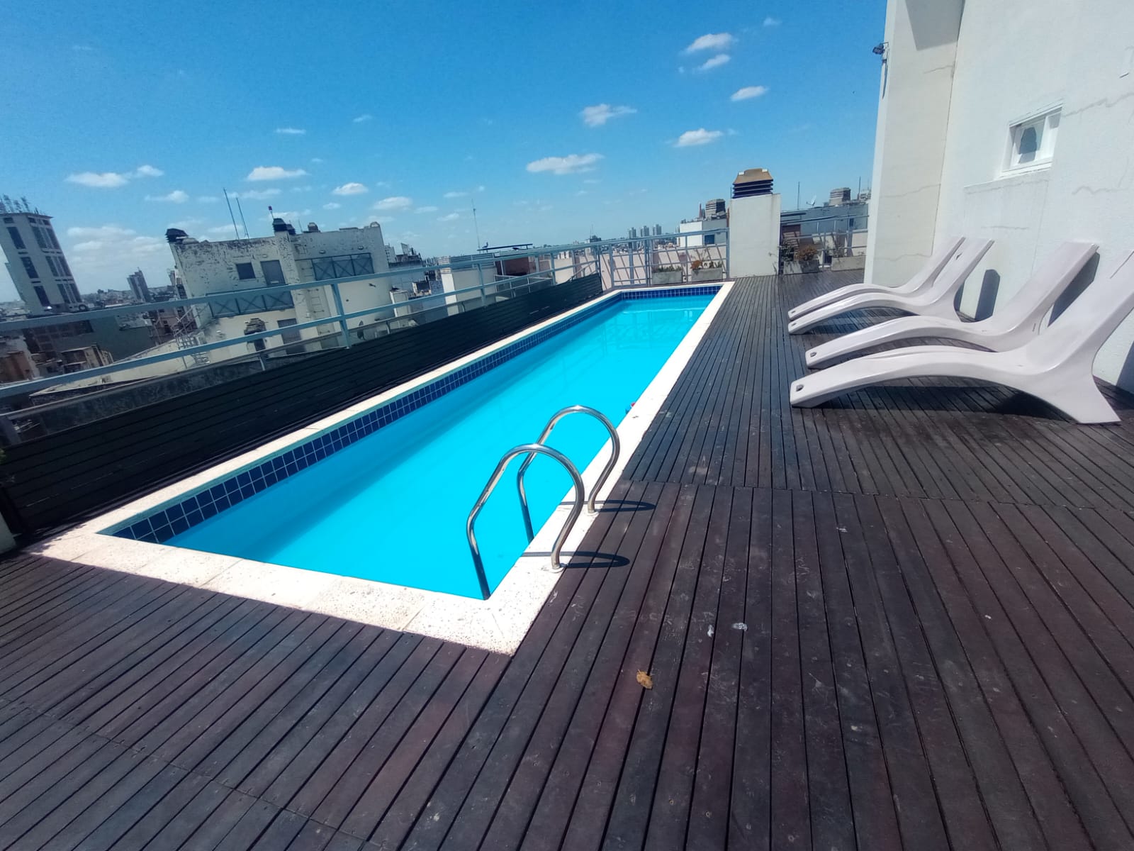 NUEVA CORDOBA ZONA PATIO OLMOS CON COCHERA.-