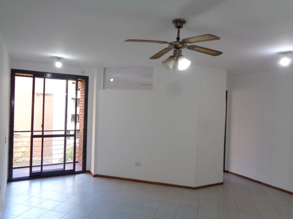 Barrio Nueva Córdoba - Departamento Externo de Categoría de 1 Dormitorio, Amplio y Luminoso con Balcón y Excelente Vista