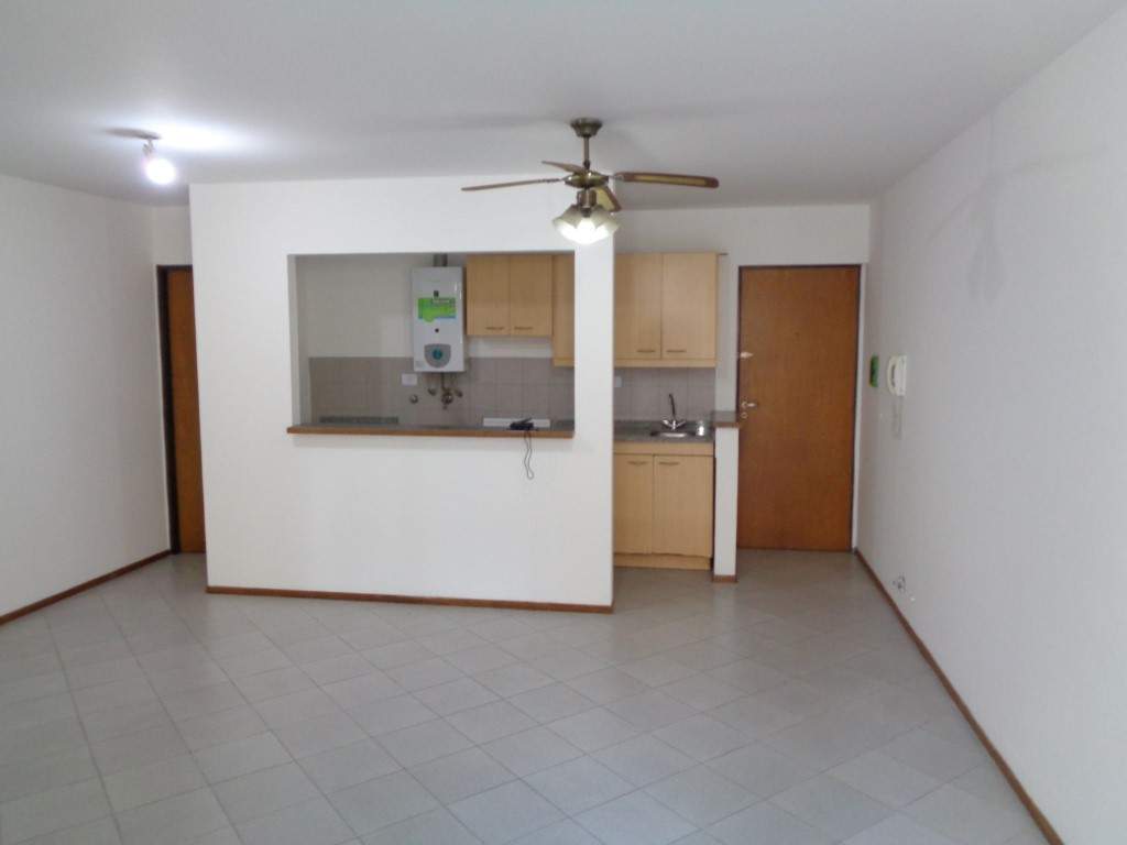 Barrio Nueva Córdoba - Departamento Externo de Categoría de 1 Dormitorio, Amplio y Luminoso con Balcón y Excelente Vista