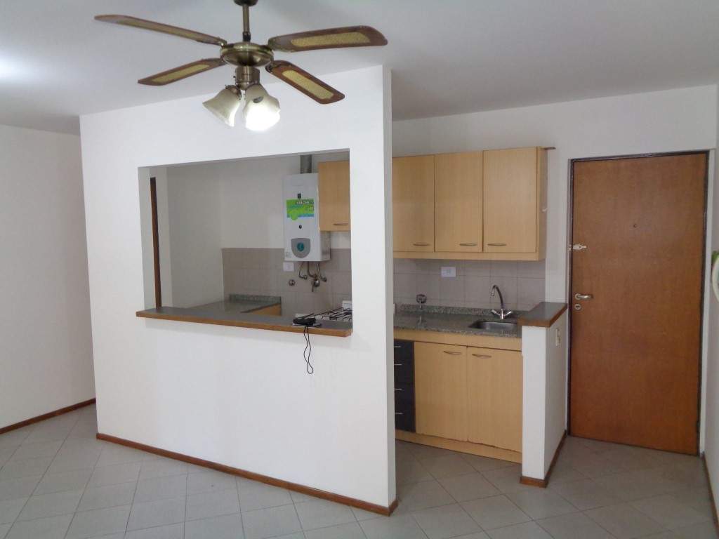 Barrio Nueva Córdoba - Departamento Externo de Categoría de 1 Dormitorio, Amplio y Luminoso con Balcón y Excelente Vista