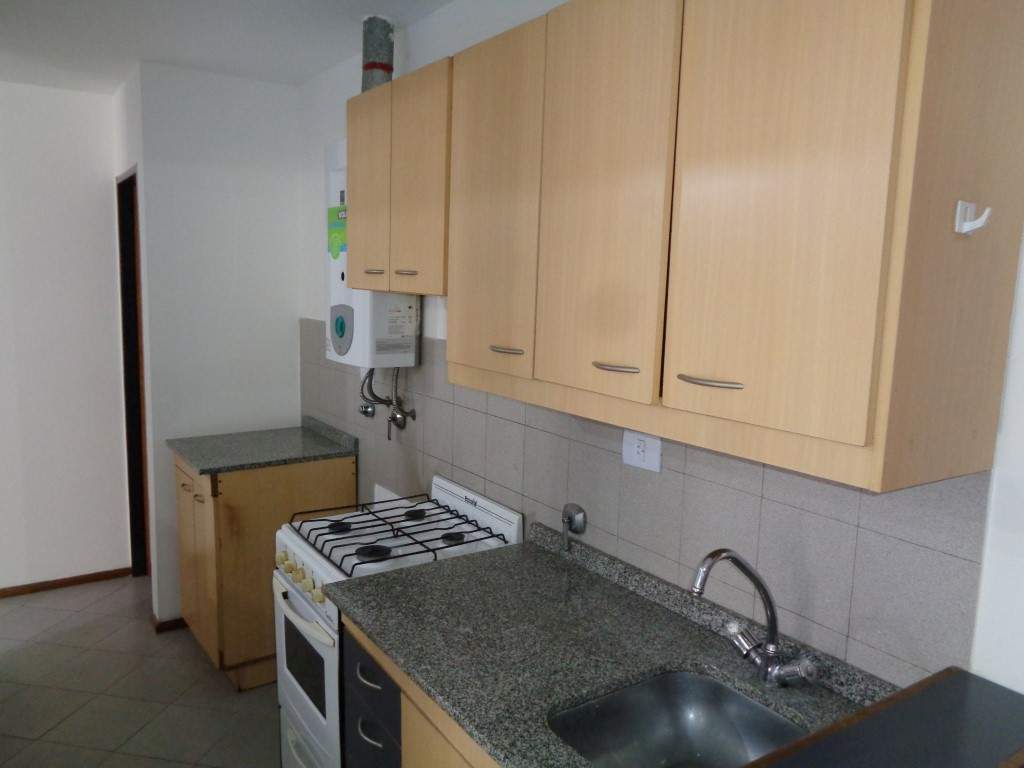 Barrio Nueva Córdoba - Departamento Externo de Categoría de 1 Dormitorio, Amplio y Luminoso con Balcón y Excelente Vista