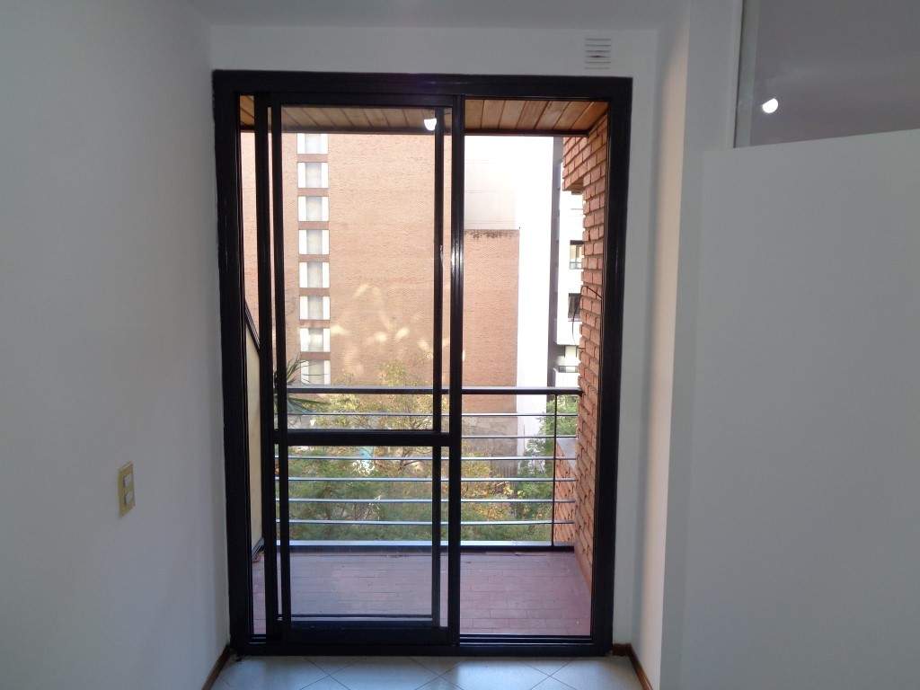 Barrio Nueva Córdoba - Departamento Externo de Categoría de 1 Dormitorio, Amplio y Luminoso con Balcón y Excelente Vista