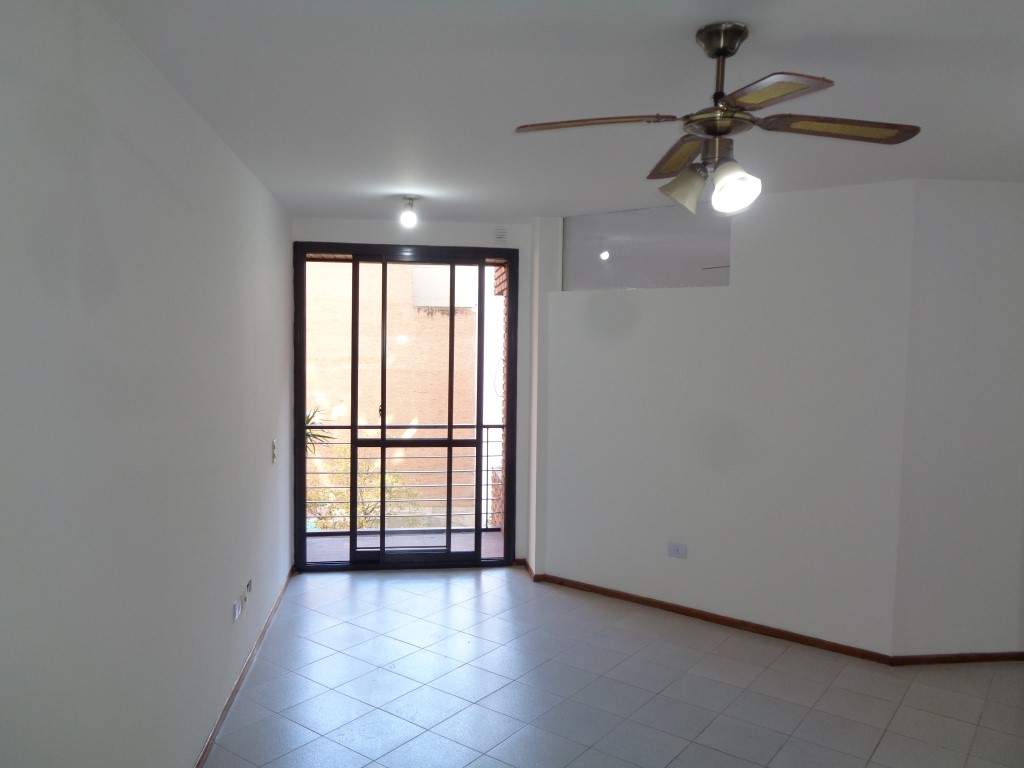 Barrio Nueva Córdoba - Departamento Externo de Categoría de 1 Dormitorio, Amplio y Luminoso con Balcón y Excelente Vista