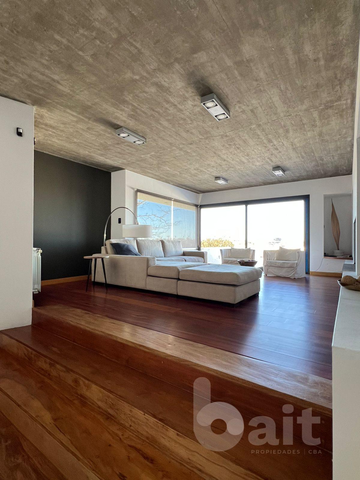 Venta casa en housing con seguridad de 4 dormitorios en Villa Belgrano