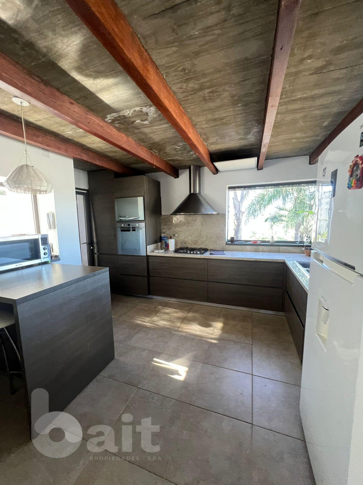 Venta casa en housing con seguridad de 4 dormitorios en Villa Belgrano