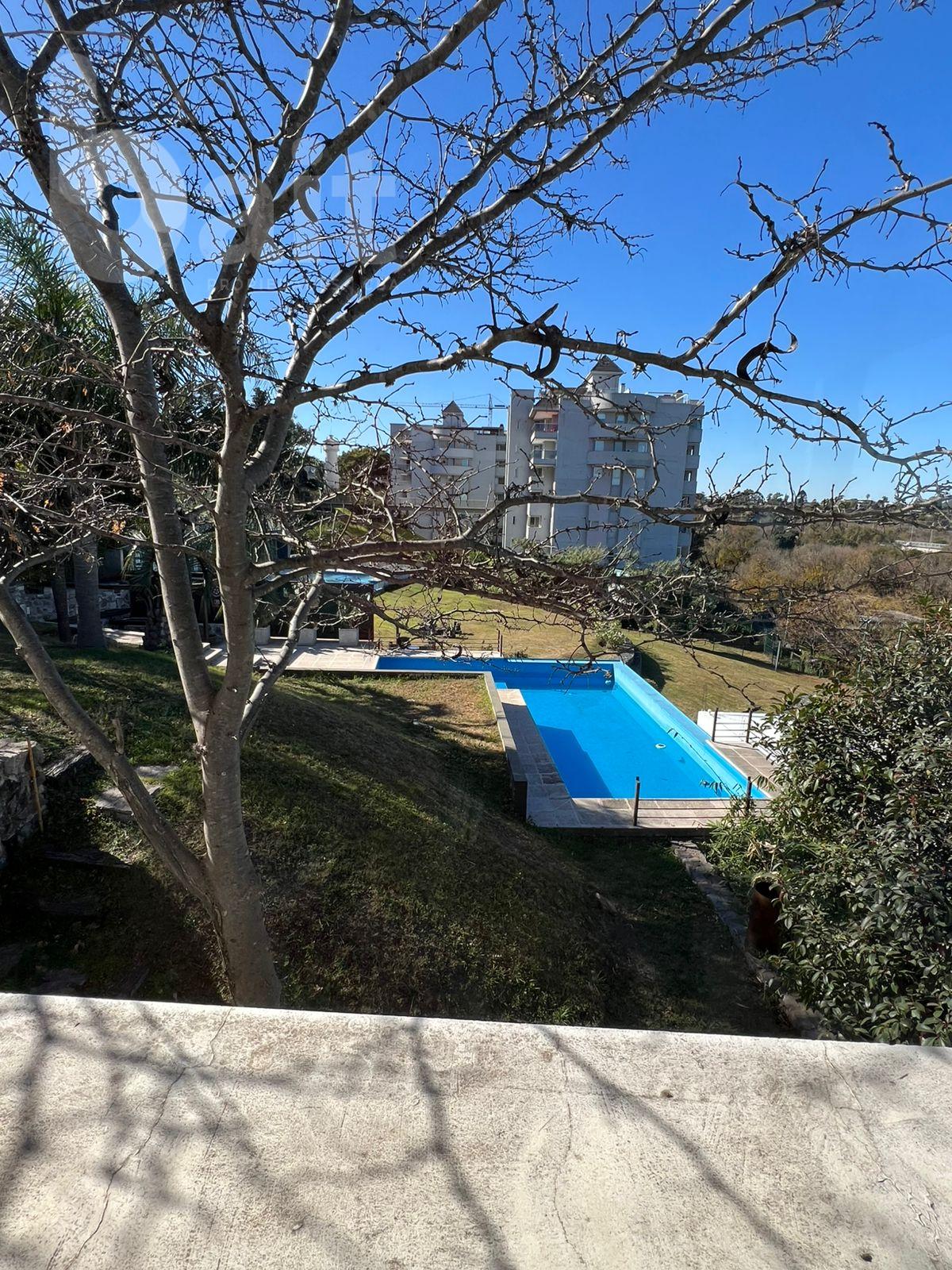 Venta casa en housing con seguridad de 4 dormitorios en Villa Belgrano
