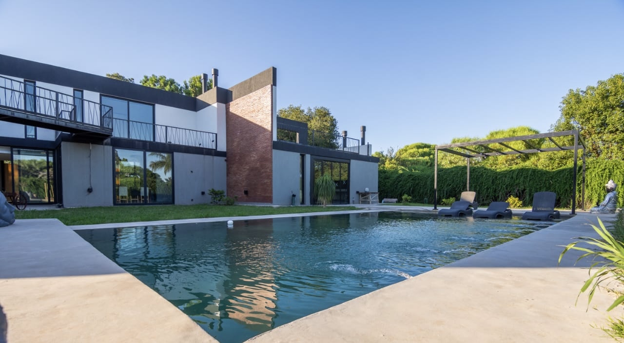 VENTA CASA EN VILLA ALLENDE GOLF