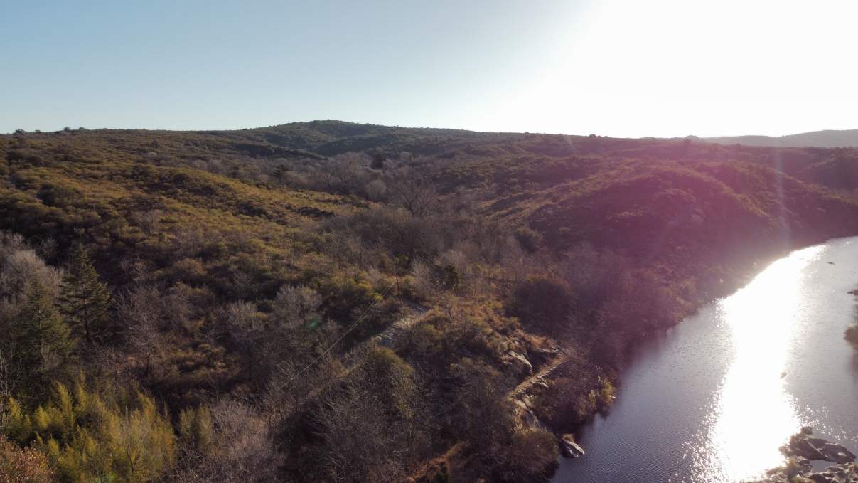 Se Vende Casa Quinta en B° Las Tunas, 6 Ha -  Destacado entorno Natural junto al Río Cosquín. Vista 